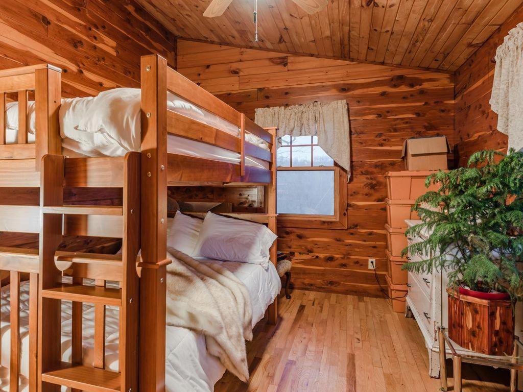 Compton Fly Away Cabin- Modern, Serene, And Convenient מראה חיצוני תמונה
