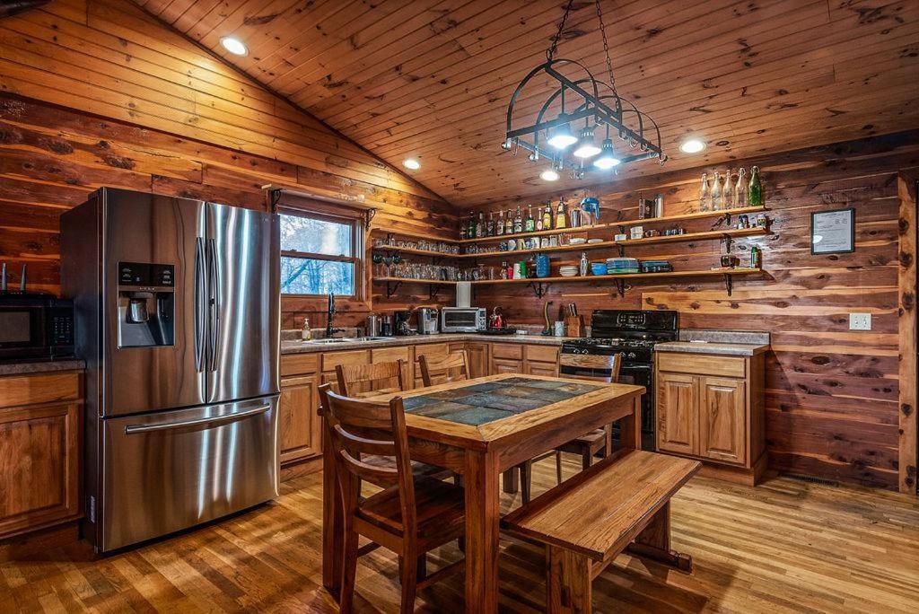 Compton Fly Away Cabin- Modern, Serene, And Convenient מראה חיצוני תמונה